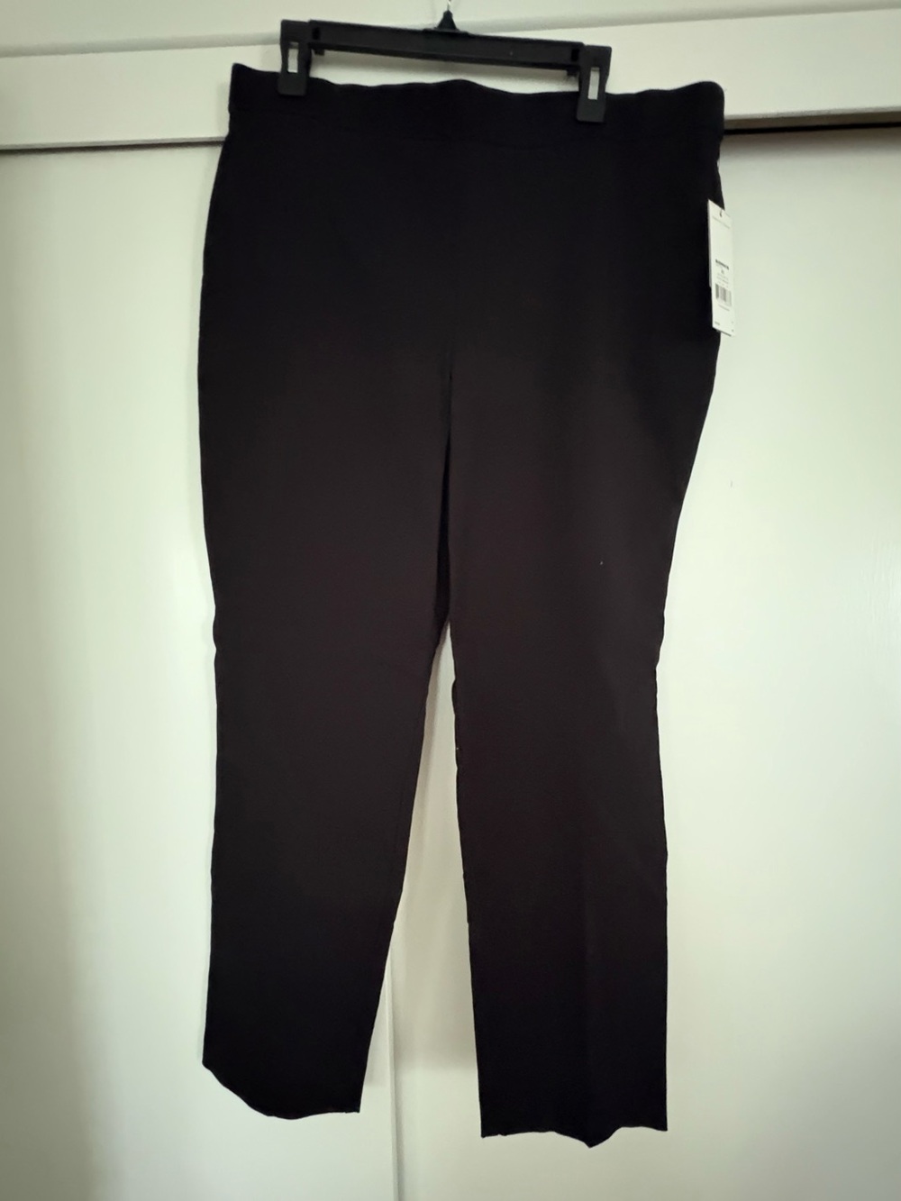 Dana Buchman Women's Black Pull On Pants. Size XL. NWT